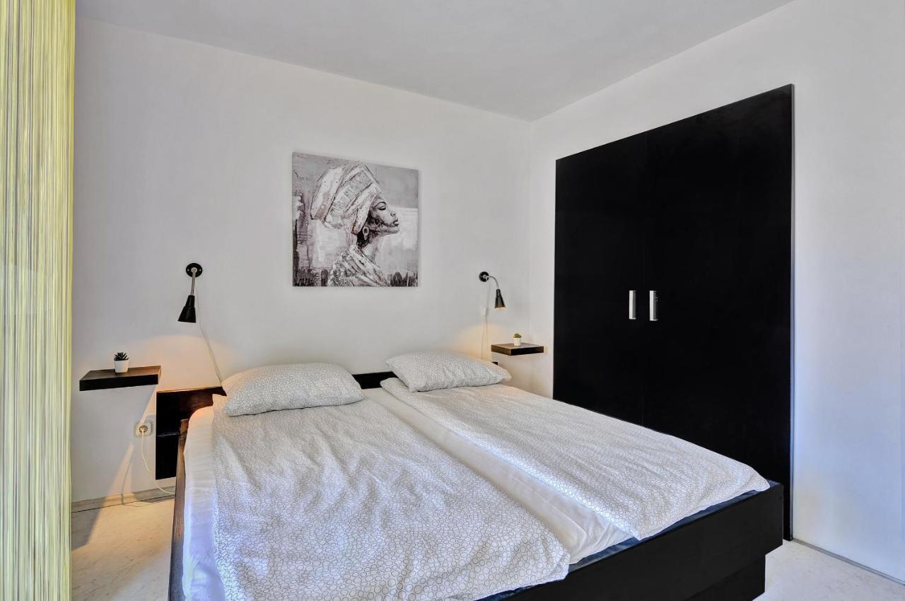 Lina Apartment Pula Exterior photo