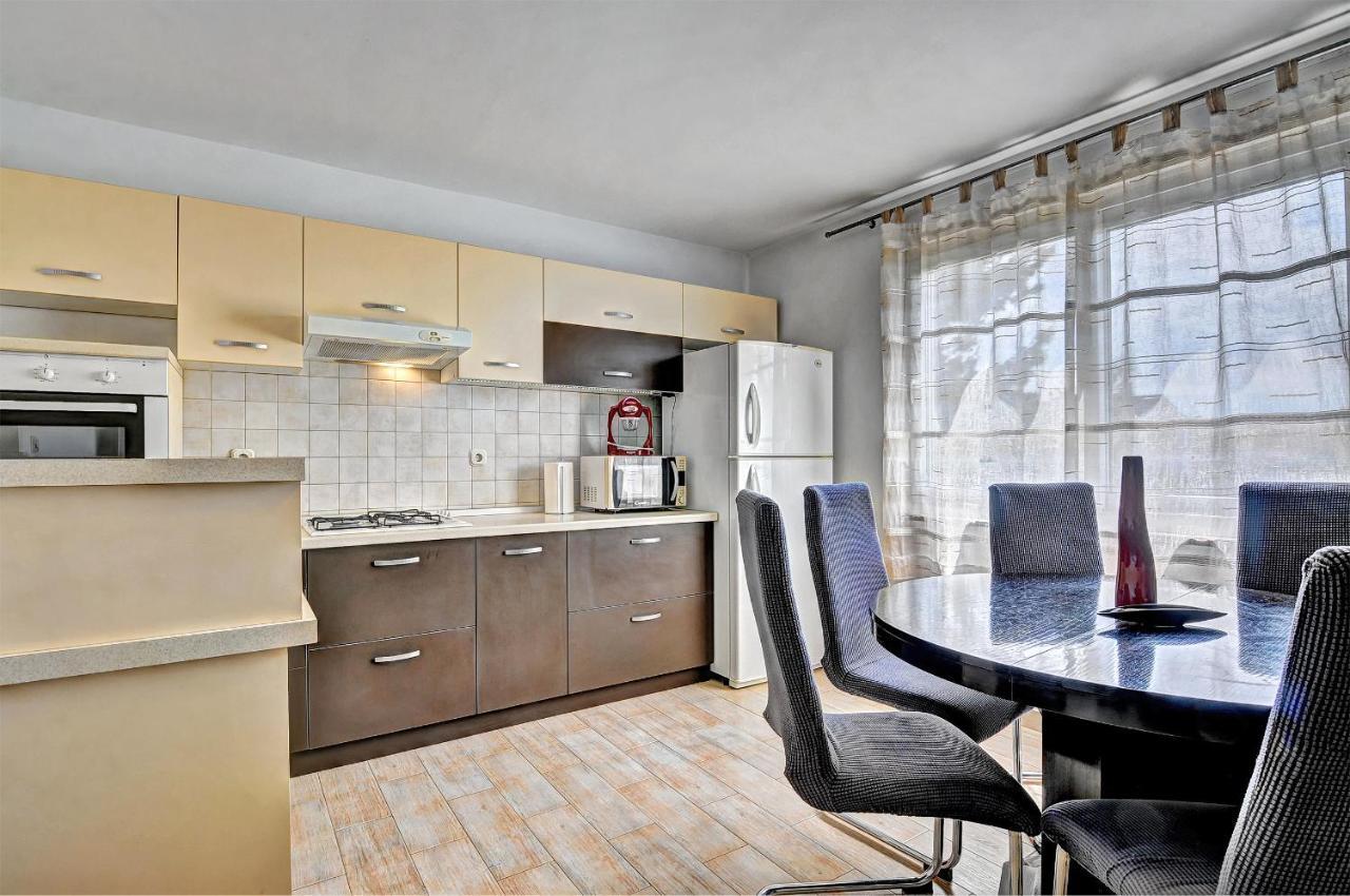 Lina Apartment Pula Exterior photo